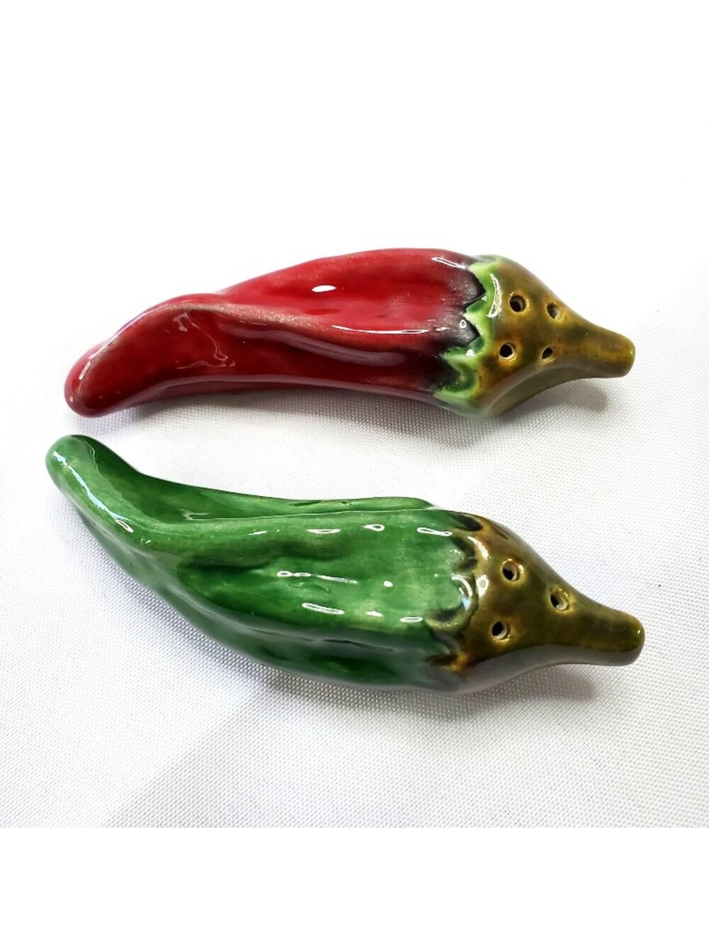 VTG Chili Pepper Salt & Pepper Shakers Set Ceramic Red & Green 4 inches long